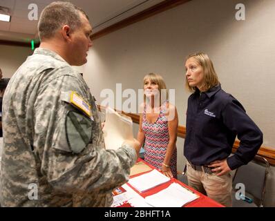 Austin Texas, USA, Januar 2012: Militärveteranen und aktive Mitglieder des US-Militärdienstes besuchen eine Jobmesse im Texas Capitol Building. ©Marjorie Kamys Cotera/Daemmrich Photography Stockfoto