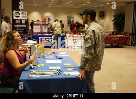 Austin Texas, USA, Januar 2012: Militärveteranen und aktive Mitglieder des US-Militärdienstes besuchen eine Jobmesse im Texas Capitol Building. ©Marjorie Kamys Cotera/Daemmrich Photography Stockfoto