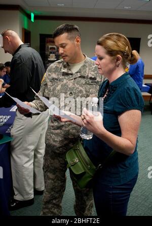 Austin Texas, USA, Januar 2012: Militärveteranen und aktive Mitglieder des US-Militärdienstes besuchen eine Jobmesse im Texas Capitol Building. ©Marjorie Kamys Cotera/Daemmrich Photography Stockfoto