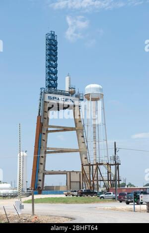 McGregor, Texas, USA, 13. Juni 2012: The SpaceX Facility in McGregor, wo ein Raketenteststand nach oben prallt, der für zukünftige Tests von privaten Trägerfahrzeugen von SpaceX verwendet wird. ©Bob Daemmrich Stockfoto