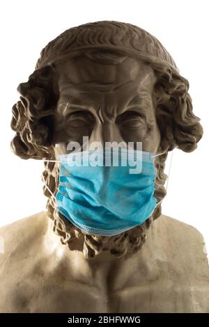 Gipskopie der antiken Statue Homer trägt Virus Gesichtsmaske Stockfoto