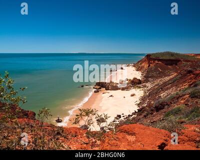 Red Cliffs und Indian Ocean Beach, Pender Bay, Dampier Peninsula, Western Australia Stockfoto