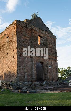 Carmelo, Colonia / Uruguay; 27. Dezember 2018: Ruinen einer alten Jesuitenkirche und Mission in der Estancia del Río de las Vacas, heute Caler genannt Stockfoto