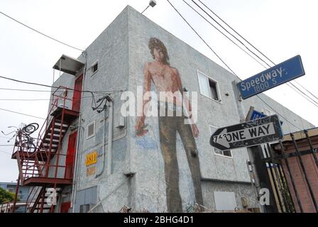 LOS ANGELES, USA - August 2008: Wandbild von Jim Morrison an einer Gebäudeaußenwand, Venice Beach, Kalifornien. Gemalt von Rip Cronk im Jahre 1991. Stockfoto