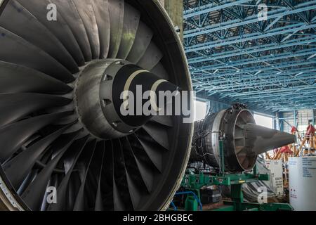 Gasturbine oder ein Düsentriebwerk ist ein Kraftwerk des Flugzeugs, um in der Luft zu fliegen.Zerlegen des Motors während der Reparatur und Wartung. Stockfoto