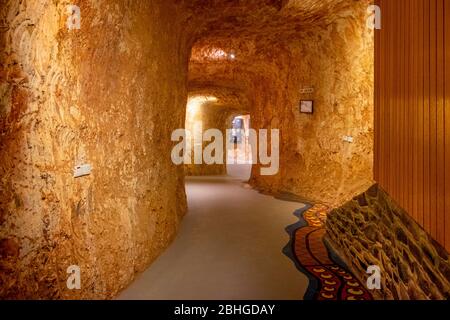 Coober Pedy, South Australia, Australien. Coober Pedy ist eine Stadt im Norden von Südaustralien, 846 km (526 mi) nördlich von Adelaide auf dem Stuart Highway. I Stockfoto