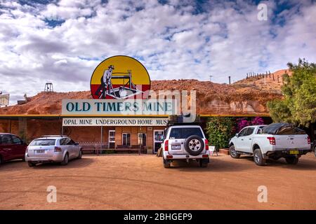 Coober Pedy, South Australia, Australien. Coober Pedy ist eine Stadt im Norden von Südaustralien, 846 km (526 mi) nördlich von Adelaide auf dem Stuart Highway. I Stockfoto