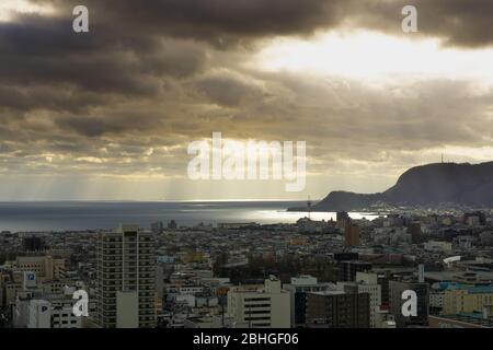 Hakodate, Japan - 30Nov2019: Der Blick vom Goryokaku Tower war besonders beeindruckend, Stadtbau war Konsistenz zu schätzen, umgeben Meer und Stockfoto