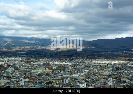 Hakodate, Japan - 30Nov2019: Der Blick vom Goryokaku Tower war besonders beeindruckend, Stadtbau war Konsistenz zu schätzen, umgeben Meer und Stockfoto