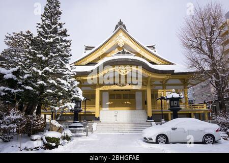 Jodoshu Shinzenko Tempel in der Suzukino Stadt, Hokkaido. Der Tempel wurde 1884 erbaut, ein alter Tempel in der Stadt. Es ist ein allgegenwärtiges in der Stadt s Stockfoto