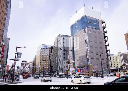 Suzukino ist Japans größtes Unterhaltungsviertel nördlich von Tokio, es ist voll mit Geschäften, Bars, Restaurants, Karaoke-Shops, Pachinko-Stuben und RE Stockfoto