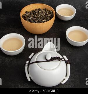 Stillleben Bild der chinesischen traditionellen Kultur der traditionellen Teezeremonie Utensilien, chinesische Teetass Stockfoto