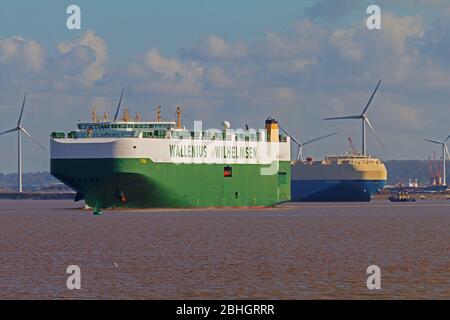 Titus verlässt Portbury Docks und geht auf dem Weg zum Meer Stockfoto