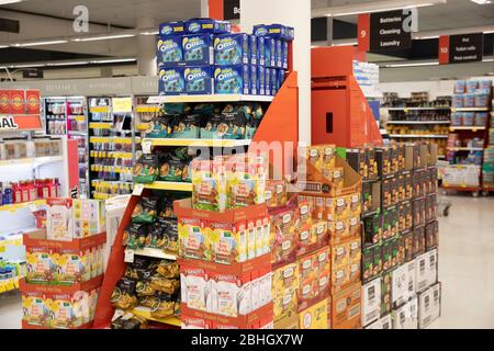 Arnotts winzige Teddy-Kekse und Oreo-Kekse zum Verkauf in einem australischen Supermarkt Stockfoto