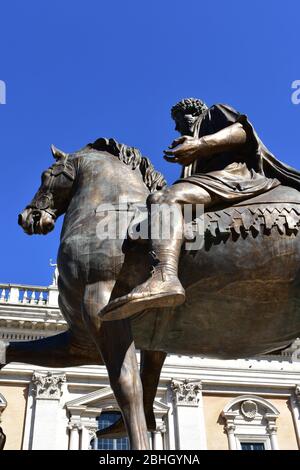 Marcus Aurelius Reiterstatue aus Bronze, Replik auf der Piazza del Campidoglio im Kapitol oder Kapitol. Rom, Italien. Stockfoto