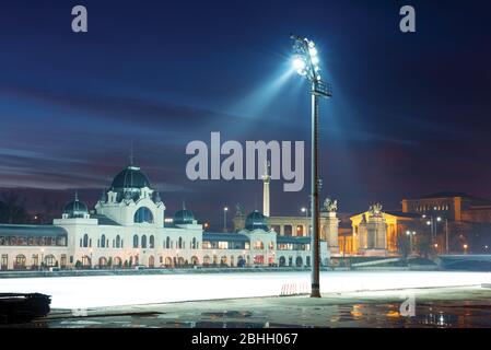 Zentrale Stadt Open-Air-Eisbahn, Spotlight. Budapest, Ungarn Stockfoto