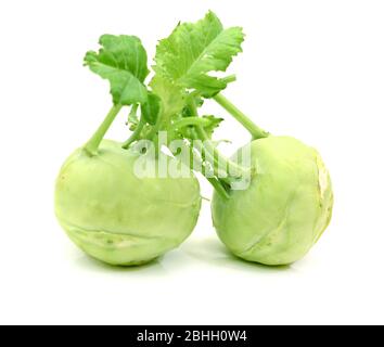 Deutsch-Rübe mit Blatt aus niedrigen Perspektive isoliert auf weiss. Stockfoto