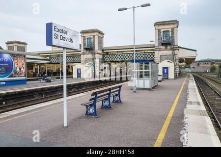 Der Bahnhof von Exeter St David ist der Hauptbahnhof für die Stadt Exeter, Devon, England, Großbritannien. Stockfoto