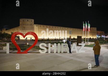 Ich liebe Shiraz Zeichen in der Nähe der Arg von Karim Khan oder Karim Khan Zitadelle in Shiraz, Fars Provinz, Iran, Persien, Naher Osten Stockfoto