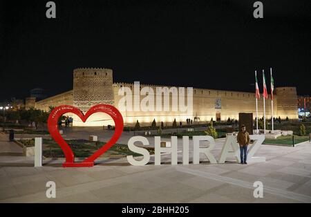 Ich liebe Shiraz Zeichen in der Nähe der Arg von Karim Khan oder Karim Khan Zitadelle in Shiraz, Fars Provinz, Iran, Persien, Naher Osten Stockfoto