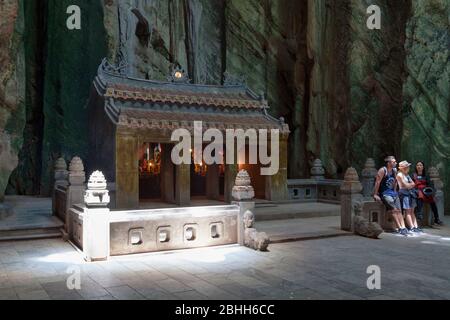 Da Nang, Vietnam - August 21 2018: Schrein in der Huyen Khong Höhle in den Marmorbergen. Stockfoto