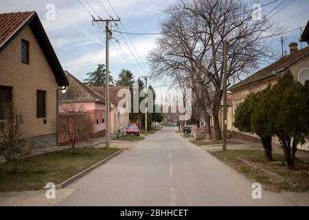 Serbien, 25. Feb 2020: Typische Straße in Sremski Karlovci Stockfoto