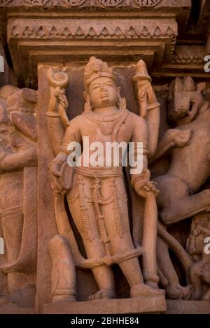 Khajuraho / Indien 24 Februar 2017 Skulpturen von lord vishnu am Lakshmana Tempel ist ein Hindu-Tempel in madhya pradesh Indien Stockfoto