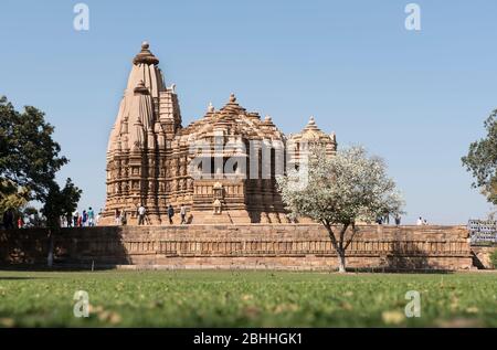 Khajuraho / Indien 24 Februar 2017 der Chitragupta Tempel ist ein 11. Jahrhundert Tempel von Surya bei khajuraho madhya pradesh Indien Stockfoto