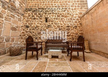 Wir sind in Mardin's Birne Midyat. Es ist einer der Orte, die mit ihrer Architektur, Lifestyle und kulturellen Reichtum gesehen werden sollte. Stockfoto