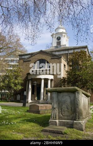Die kleine georgianische Kirche St. Mary in Paddington, West London. Stockfoto
