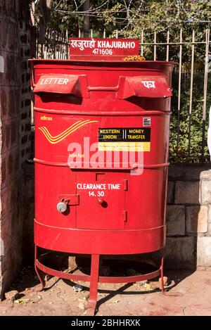 Khajuraho / Indien 25. Februar 2017 EINE Postbox der indischen Post in khajuraho madhya pradesh Indien Stockfoto