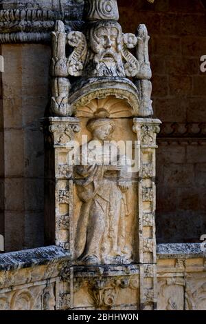 Das Jerónimos Kloster (1469-1521) Hieronymites Kloster, ist ein ehemaliges Kloster Kloster des Ordens des heiligen Hieronymus in der Nähe des Tejo in der Pfarrei von Belém (das Kloster ist eines der prominentesten Beispiele der Portugiesischen Spätgotischen manuelinische Stil der Architektur.) Portugiesisch in Lissabon, Portugal. Stockfoto