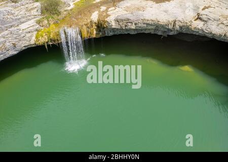 Wasserfall Zarecki krov im Frühling, Istrien, Kroatien Stockfoto