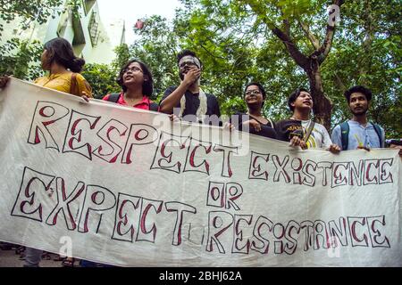 ABVP, die eine studentische Einheit von RSS versucht, Jadavpur Universität heute zu vandalisieren. Stockfoto