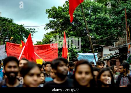 ABVP, die eine studentische Einheit von RSS versucht, Jadavpur Universität heute zu vandalisieren. Stockfoto