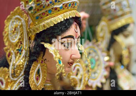 Idol der hinduistischen Göttin Durga während des Durga Puja Festivals in Indien Stockfoto