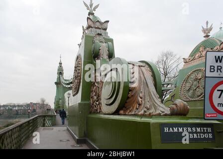 Suspension Bridge Victorian Architecture Engineering Green Gold Hammersmith Bridge, London Barnes von Sir Joseph Bazalgette Dixon Appleby & Thorne Stockfoto