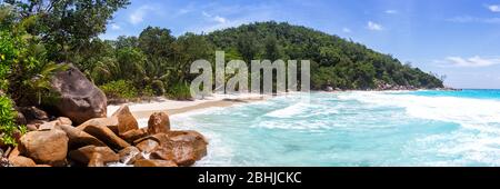 Strand Anse Georgette Praslin Insel Seychellen Panoramablick Urlaub Meer Wasser Stockfoto