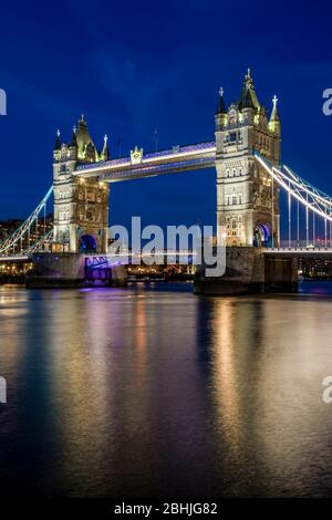 Großbritannien - Großbritannien - England - London - Tower Bridge bei Nacht Stockfoto