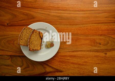 Reicher Kuchen und schlechtes Geld Stockfoto