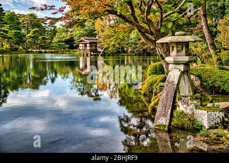 Kasumi Teich, Kenroku-en Garten in Kanazawa, Japan. Stockfoto