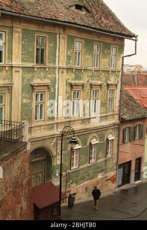 Sibiu, Rumänien. Historische Gebäude in der Altstadt, angrenzt, um eine Festung zu schaffen. Stockfoto