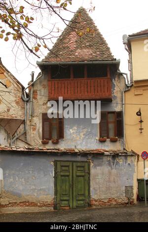 Jahrhundert altes malerisches Haus in der Altstadt von Sibiu, Rumänien Stockfoto