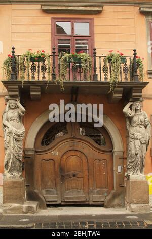 Sibiu, Rumänien. Haus aus dem 18. Jahrhundert mit besonderer Architektur im Barockstil. Stockfoto