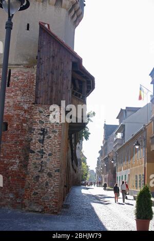 Der Schreinerturm aus dem 13. Jahrhundert, Teil des Befestigungssystems um die Altstadt von Sibiu, Rumänien Stockfoto