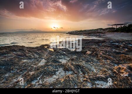 Sonnenuntergang am Strand Can Pere Antoni, Palma di Maiorca, Mallorca, Balearen Spanien, Westeuropa Stockfoto