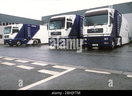 BMW Williams Formel 1-Mannschaftstransporter fahren zum spanischen GP 2002 auf dem Circuit de Catalunya Stockfoto