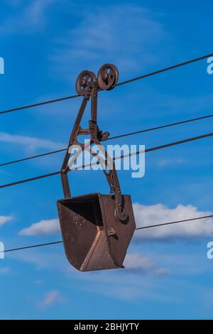 Die Pioche Aerial Tramway transportierte Silbererz aus den Minen in den 1920er und 1930er Jahren zur Godbe Mill in Pioche, Nevada, USA Stockfoto