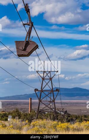 Die Pioche Aerial Tramway transportierte Silbererz aus den Minen in den 1920er und 1930er Jahren zur Godbe Mill in Pioche, Nevada, USA Stockfoto