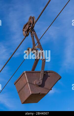 Die Pioche Aerial Tramway transportierte Silbererz aus den Minen in den 1920er und 1930er Jahren zur Godbe Mill in Pioche, Nevada, USA Stockfoto